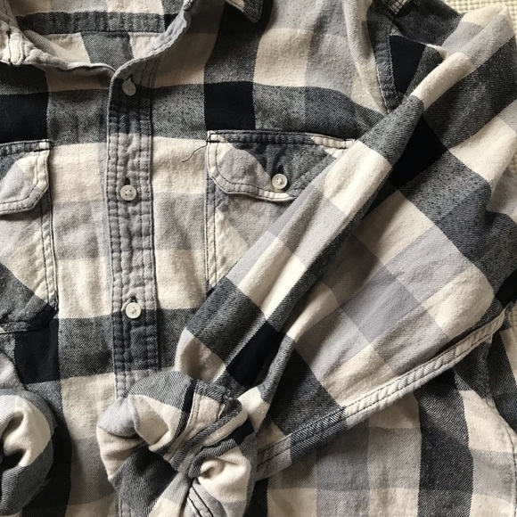 Cropped Flannel - Picture 3 of 6